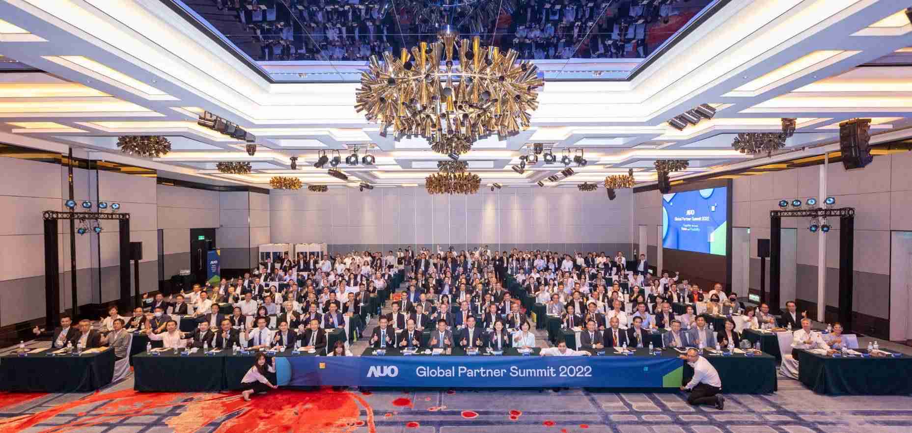 友達推動「安心、、、創新、、用心、、、同心、、、盡心」五星職旅，，，為菲籍員工打造全方位照護，，，，首度贏得「人權實踐與發展領袖獎」殊榮