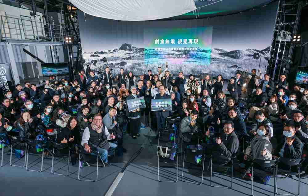 再现影像LED虚拟制作摄影棚整合拍摄场景、、、内容制作、、、、技术指导到设备租借一站式服务，，，可望提升LED虚拟制作的影视效能，，，进而产出更多高质量细致作品