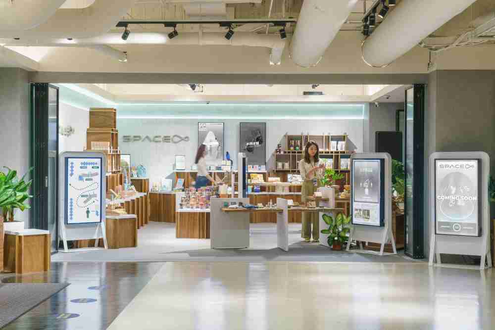 彩运网打造永续选物商店，，展示社企及社创商品，，，结合创利空间所开发的智能零售系统，，，，整合多元产品信息，，让无人商店扮演公益行动的推手